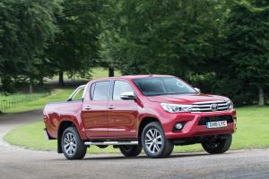 Toyota Hilux Invincible Double Cab 2016 года (UK)